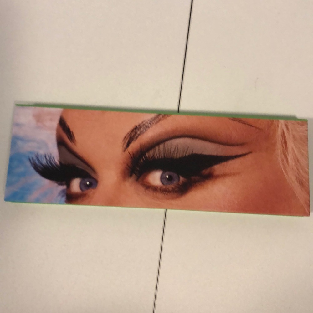 KVD Kat Von D I AM DIVINE Eyeshadow Palette 💚✨